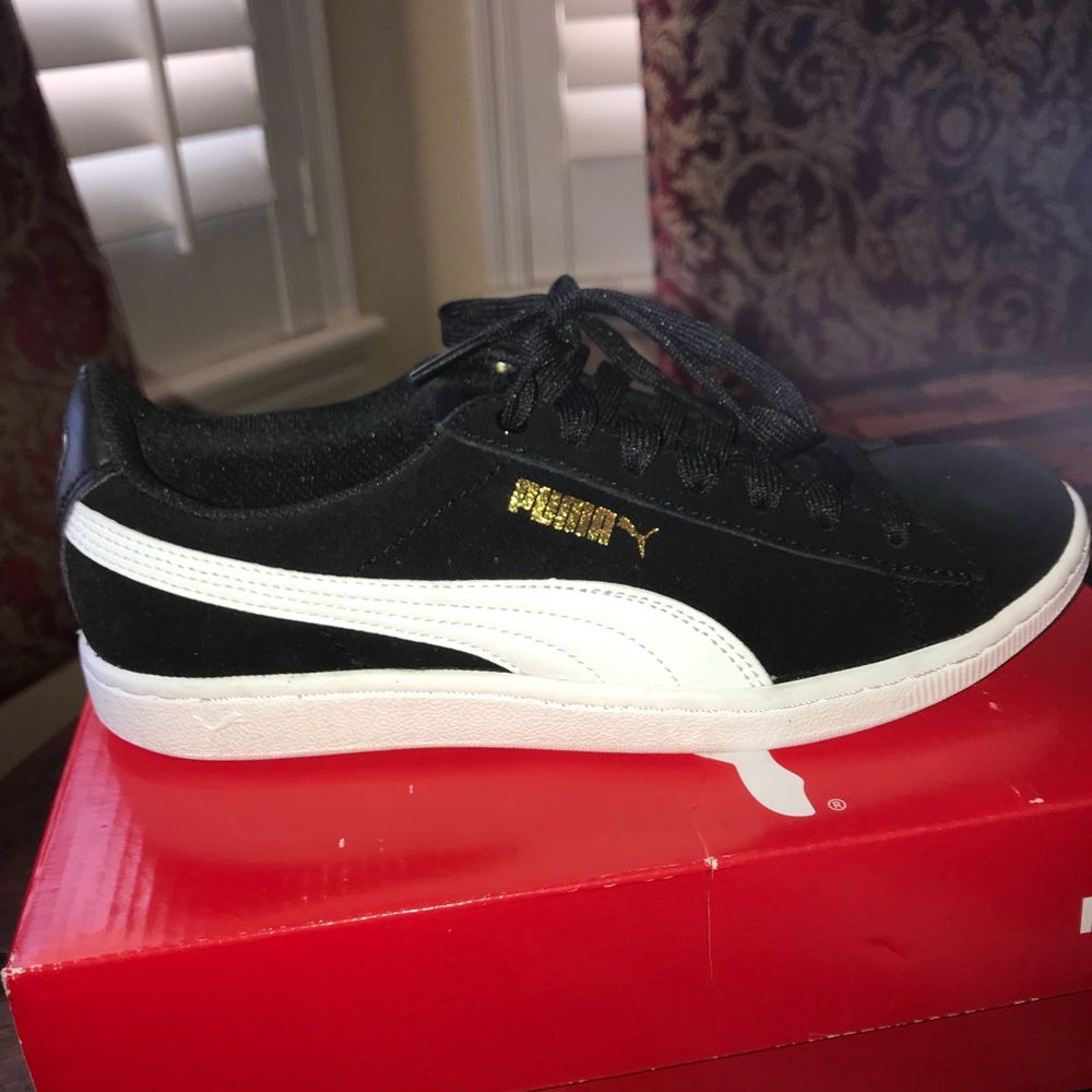 NWT PUMA Classic shoe